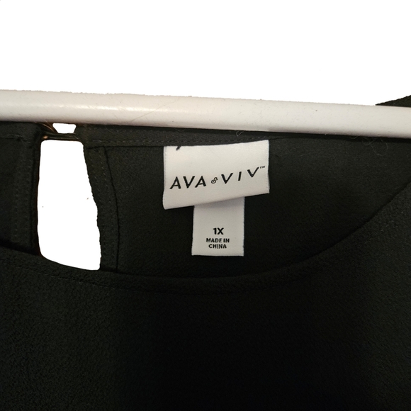 Ava &Viv Black Layered Bell Sleeve Blouse size 1X - Picture 4 of 8